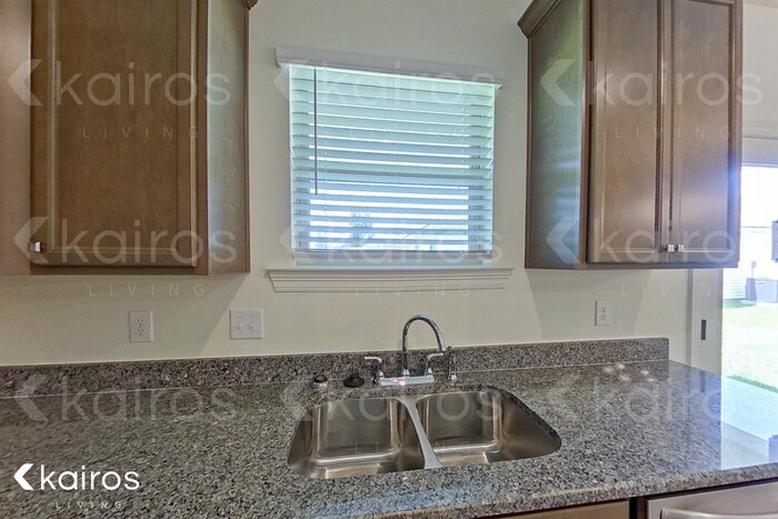 Building Photo - 115 Teddy Ln