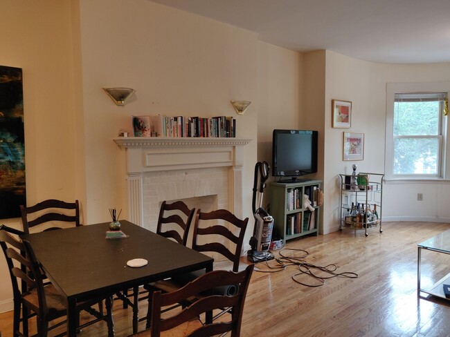 Building Photo - Coolidge Corner Area. In-Unit Washer and D...