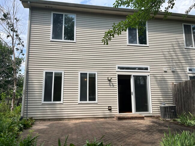 Building Photo - 2830 Alameda Ct