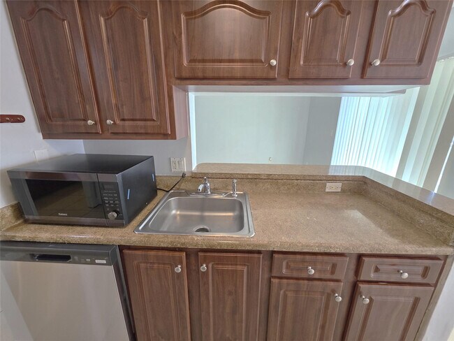 Building Photo - 5672 Rock Island Rd