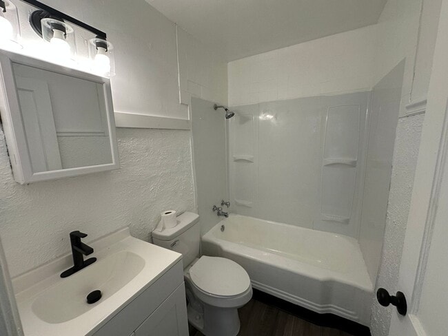 Building Photo - Charming Single Family Home