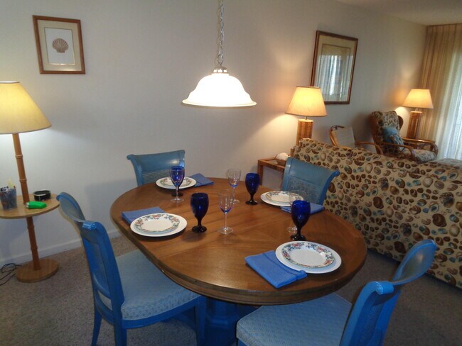 Building Photo - 5527 NE Gulfstream Way