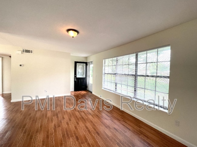 Building Photo - 7523 Collins Ct