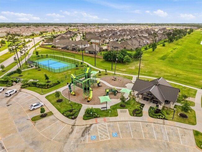 Building Photo - 15647 Roscobie Park Dr
