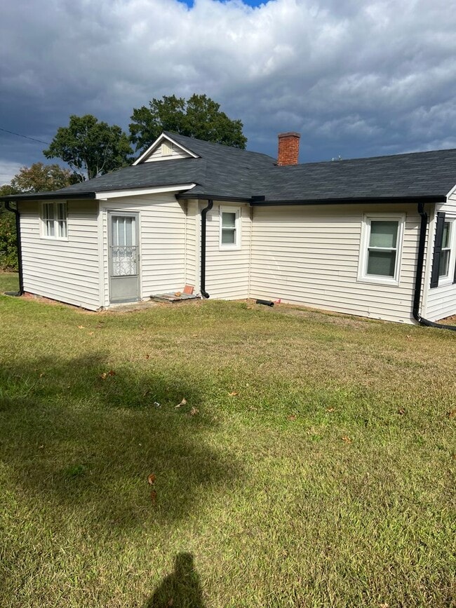 Building Photo - 325 Pethel Rd
