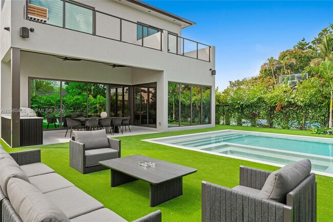 Building Photo - 245 NE 116th St