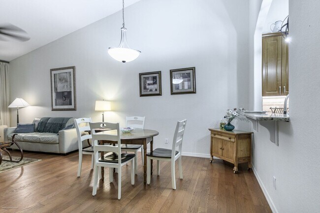 Building Photo - IMMACULATE TURNKEY FURNISHED- NEAR TWIN IS...
