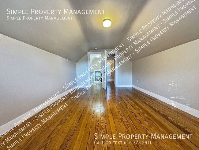 Building Photo - 1246 Dickinson St SE