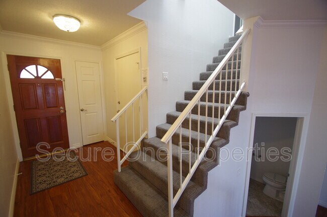 Building Photo - 235 Hill Ranch Dr