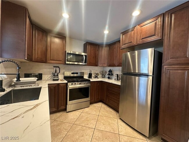 Building Photo - 2419 E Vegas Valley Dr