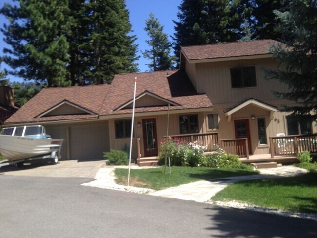 Building Photo - Quiet family home