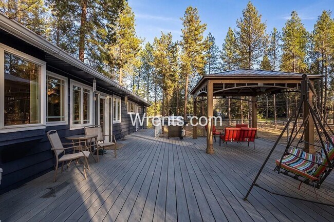 Building Photo - 3200 sq ft 3BR/3BA Home in Latah Valley – Bonus Shop Available