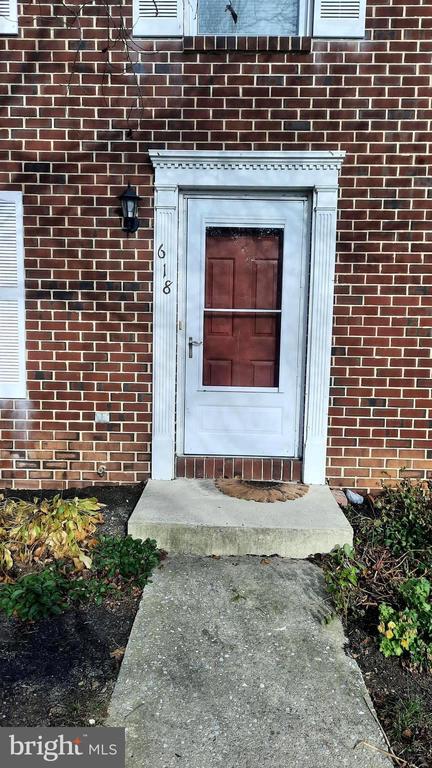 Building Photo - 618 Colonial View Rd