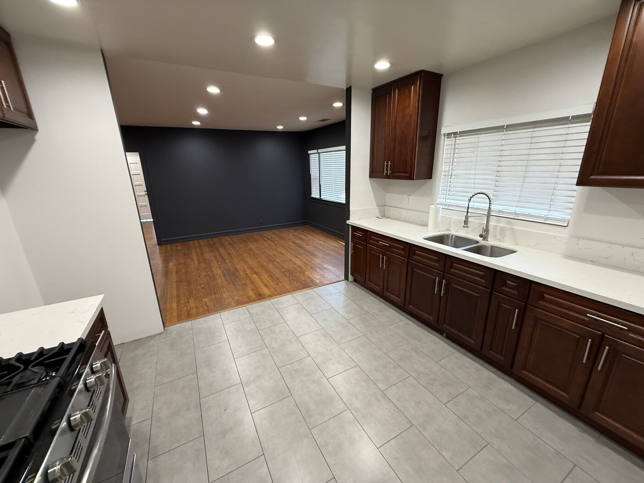 Building Photo - 1493 W 47th St