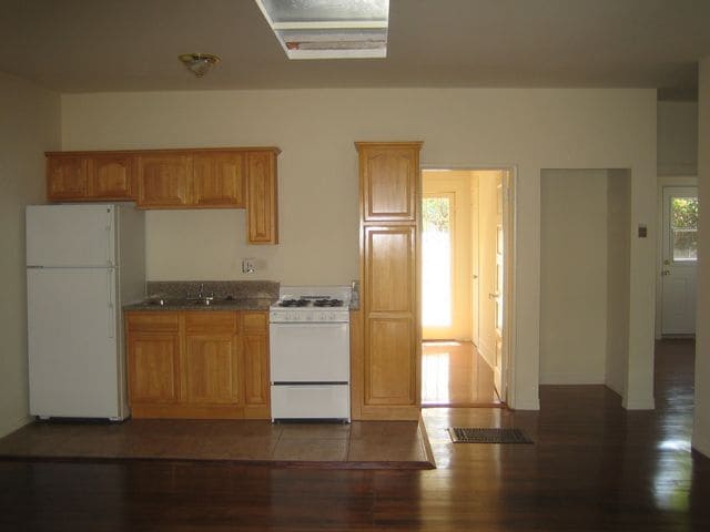 Building Photo - 2103 Vine St