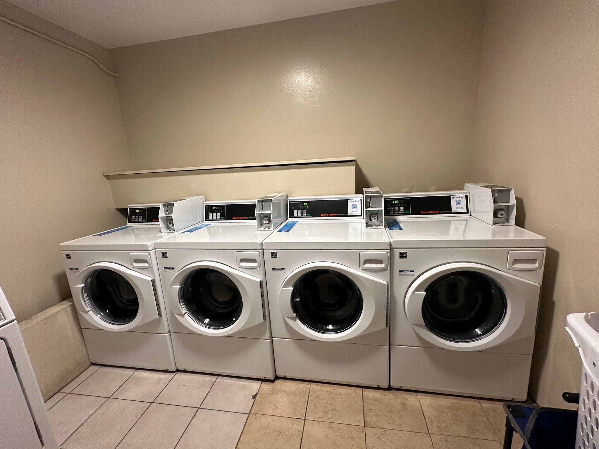 Building Photo - 7555 Linda Vista Rd