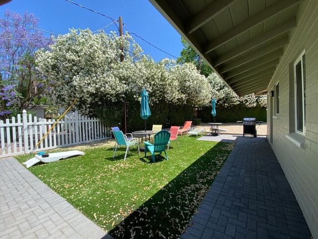 Building Photo - 33 N Hobson