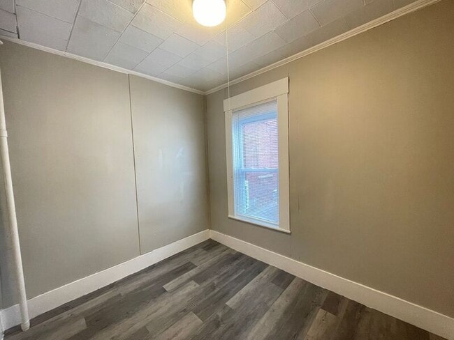 Building Photo - 325 Amherst St