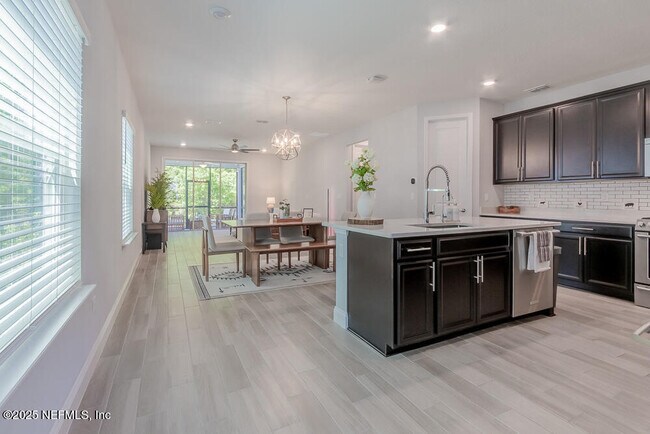 Building Photo - 348 Clifton Bay Lp