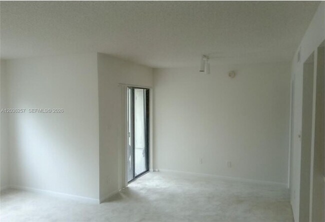 Building Photo - 630 S Park Rd