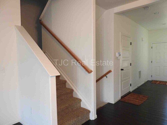 Building Photo - MOVE IN  SPECIAL