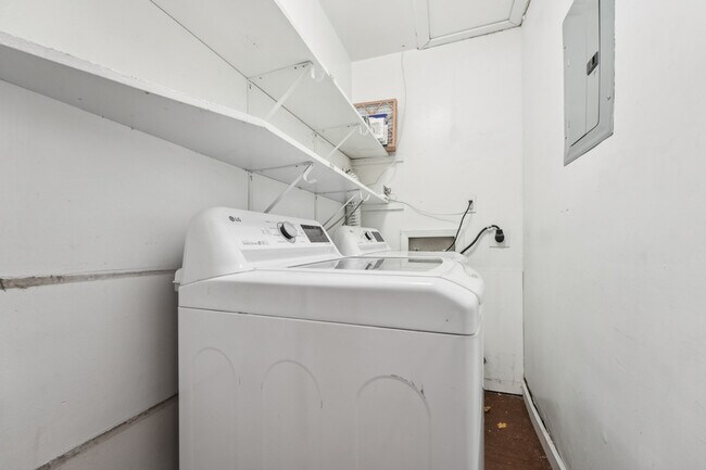 Building Photo - 508 Solar Dr