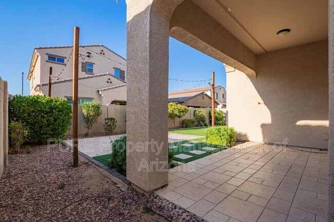 Building Photo - 2902 E Ebony Dr