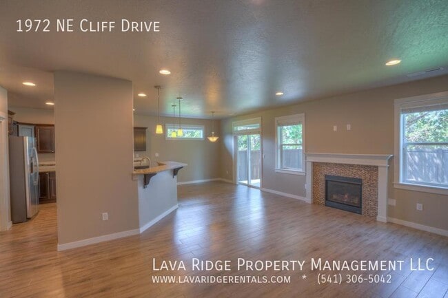 Building Photo - 1972 NE Cliff Dr