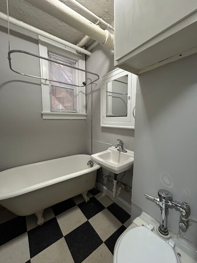 Building Photo - City Central Charmer with Private Entry