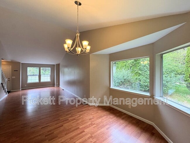 Building Photo - 1081 NE Shadybrook Ct