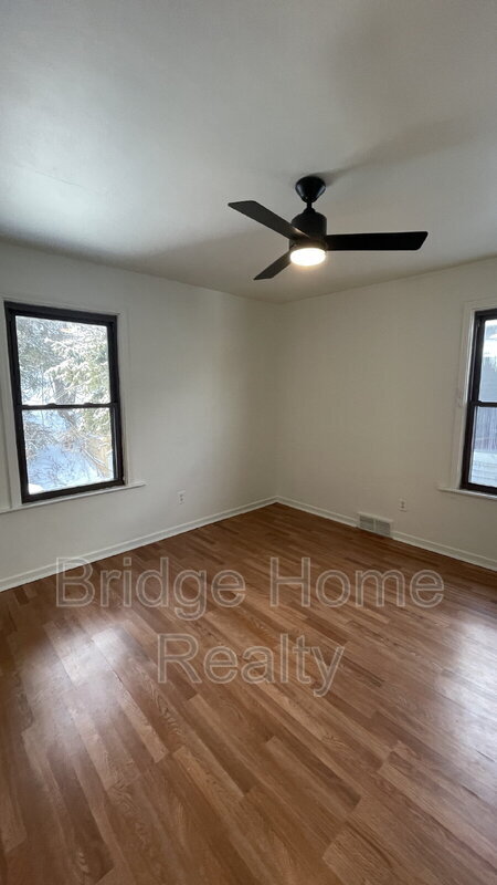 Building Photo - 319 N Balph Ave