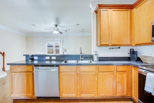 Building Photo - 2 Bedroom, 2.5 Bathroom Townhome in Landings at Montague - Goose Creek