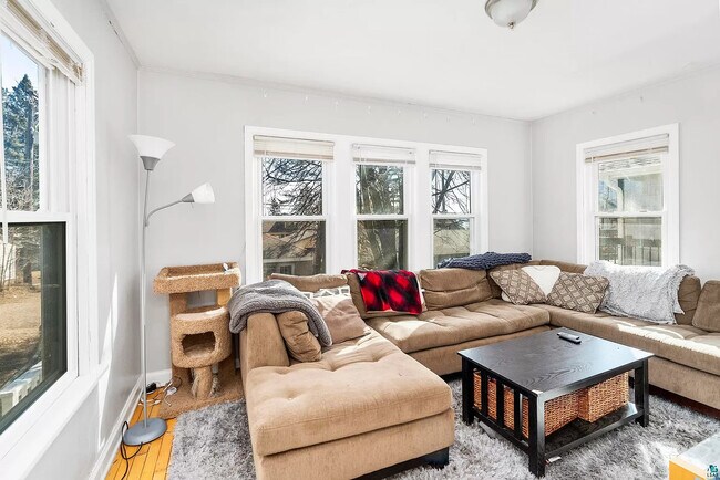 Building Photo - 2114 E 4th St