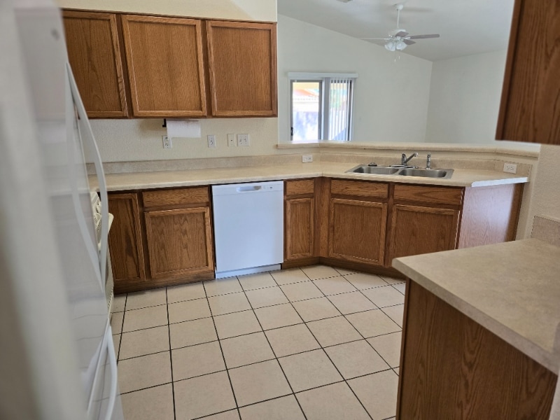 Building Photo - 3307 S Sun Splash Dr