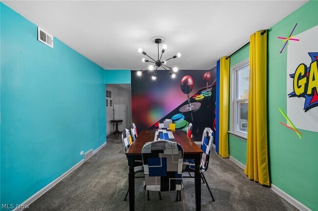 Building Photo - 9519 Preston Ave