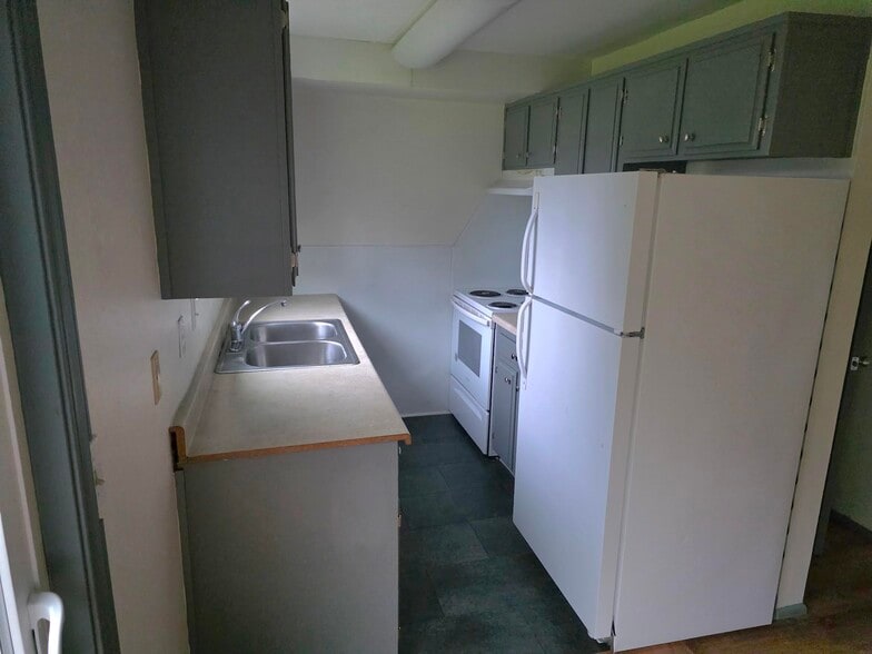 Building Photo - 350 SE Dimick St