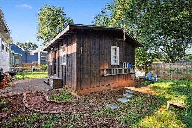 Building Photo - 783 Livingstone Pl