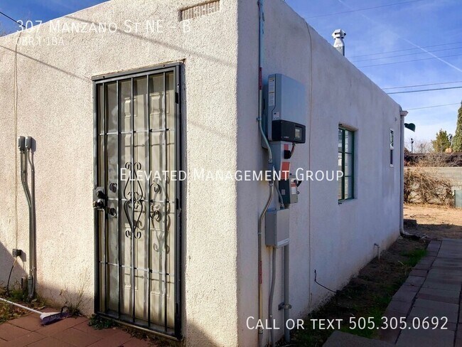Building Photo - 307 Manzano St NE