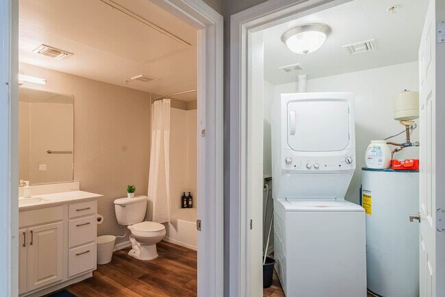 Building Photo - 1275 E University Dr