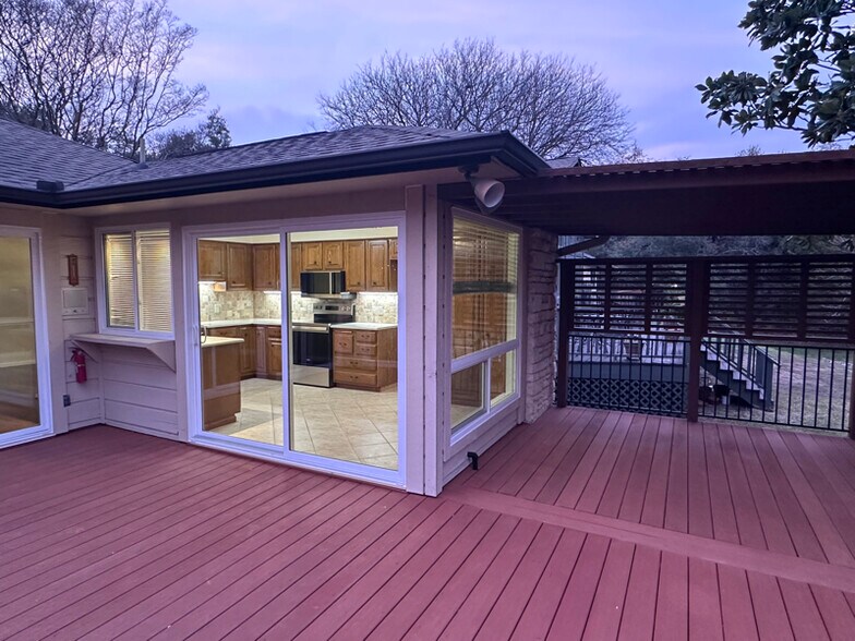 Building Photo - 1109 Lohmans Crossing Rd