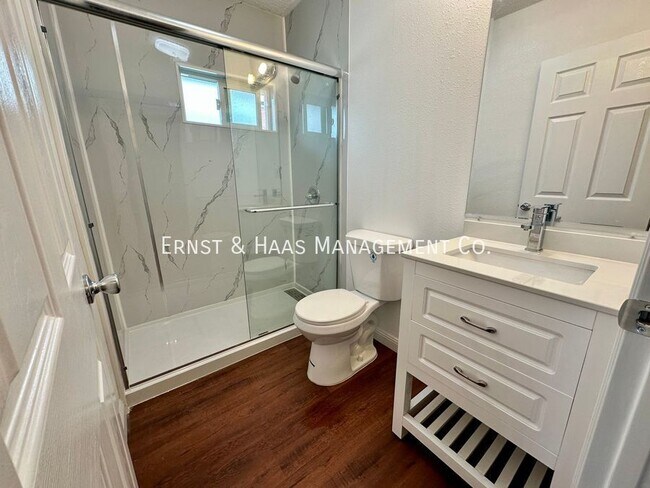 Building Photo - Fantastic 3 Bedroom Duplex Near Poly High ...