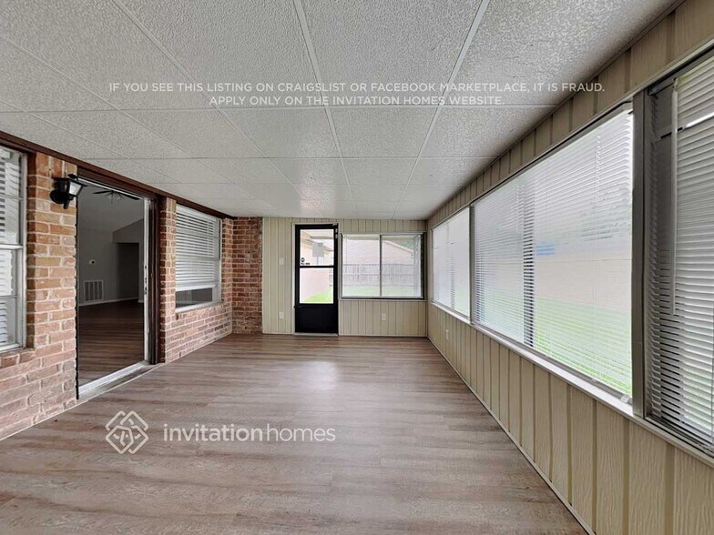 Building Photo - 16519 Cairngorm Dr