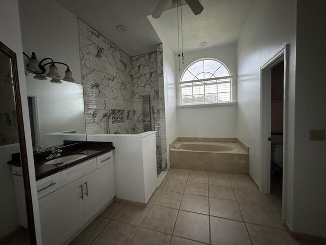 Building Photo - 664 Wyckliffe Pl