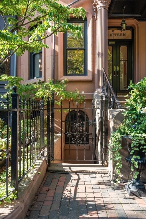 Building Photo - 15 Marlborough St