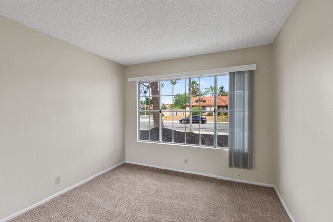 Building Photo - 7272 Foxcroft St