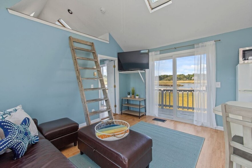 Building Photo - 12 Lower County Rd