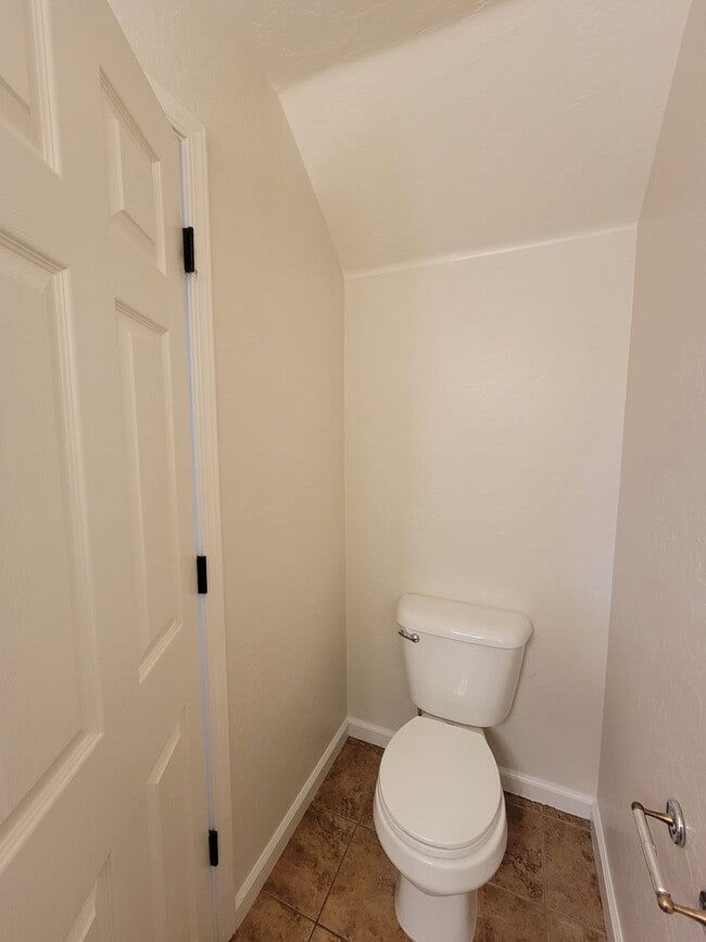 Building Photo - Beautiful 2 bedroom 2.5 bath home in Avalon Gated Community!!