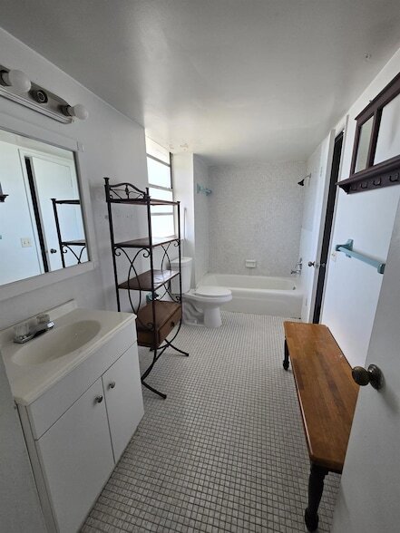 Building Photo - 5335 NW 10th Ct