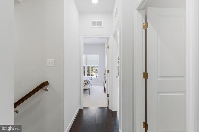 Building Photo - 4402 Fair Lakes Ct