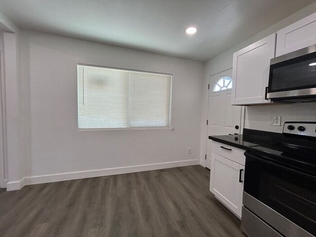 Building Photo - 1254 W Manhatton Dr